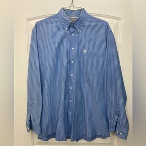 Men’s long sleeve Cinch button down shirt.
